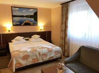 Отели типа «постель и завтрак» Villa Skomanda Августов Двухместный номер с 1 кроватью или 2 отдельными кроватями-12