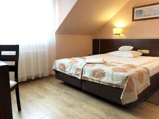 Отели типа «постель и завтрак» Villa Skomanda Августов Двухместный номер с 1 кроватью или 2 отдельными кроватями-14